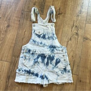 No Boundaries Juniors Size S 3/5 distressed overalls